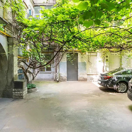 11 Secret Place On Mezhygirska Str Апартаменти